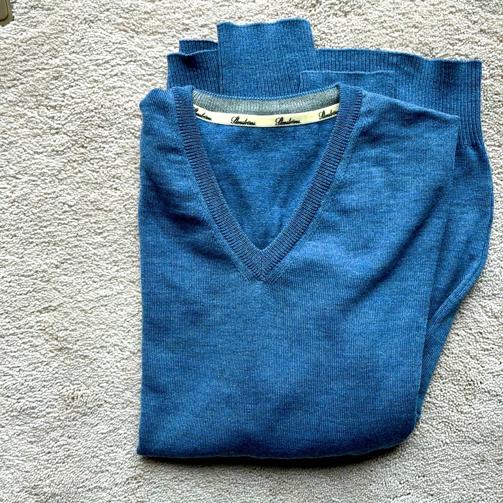 Stenströms blue/gray vee neck pullover sweater.